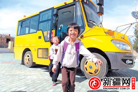 新疆烏魯木齊縣農(nóng)牧區(qū)首輛“長鼻子”校車啟用