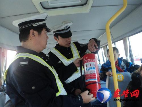 山東東營：校車交通安全大檢查