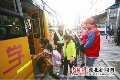 宜都警校家長聯手筑起立體護學網