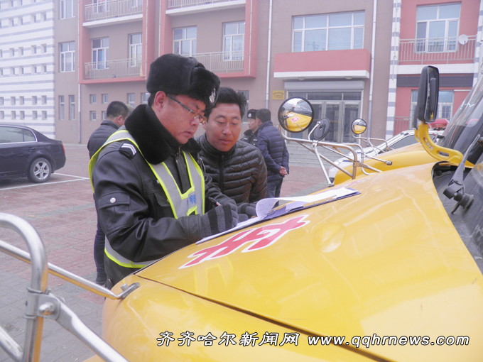 齊市梅里斯交警嚴抓校車安全 保學生平安