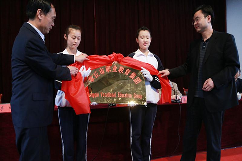 章丘教育2014年盤點 成立職業(yè)教育集團(tuán)啟動校車安全工程