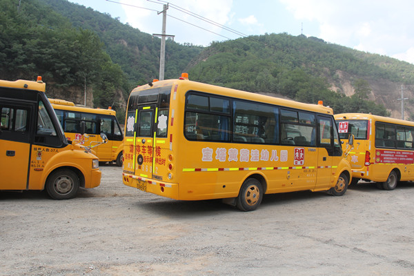 未取得標(biāo)牌私自接送學(xué)生  延安14輛違規(guī)校車被查扣