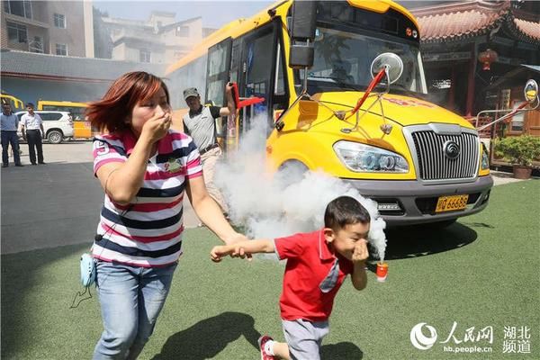 強化幼兒園校車安全培訓，預防夏季高溫突發(fā)事件