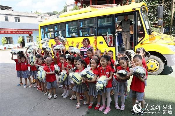 強化幼兒園校車安全培訓，預防夏季高溫突發(fā)事件