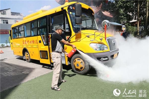 強化幼兒園校車安全培訓，預防夏季高溫突發(fā)事件