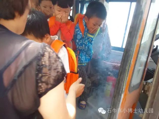 幼兒園校車該有的發(fā)展方向——組織校車安全應(yīng)急演練