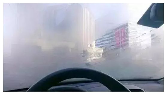 下雨天開車除霧，只需這5招！