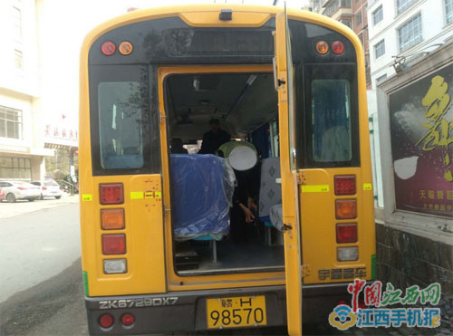 江西省景德鎮市：交警中隊深入學校落實校車安全檢查
