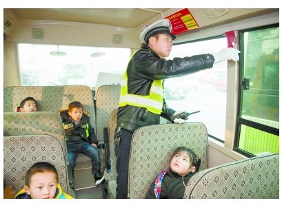 湖南省長沙市：迎開學(xué)，做好校車安全檢查