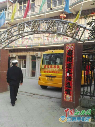 新學年伊始 江西省九江市彭澤交警嚴把校車安全關