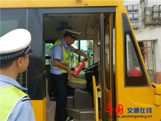東鄉大隊狠抓暑期校車安全