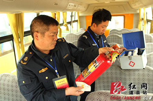 道縣：校車“體檢”迎開學(xué)（多圖）