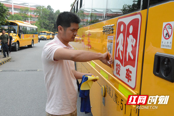 長(zhǎng)沙校車(chē)有“碼”上崗：無(wú)碼是黑車(chē) 有碼請(qǐng)您實(shí)時(shí)監(jiān)督