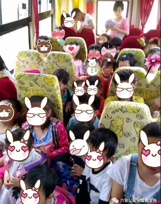 安徽：霍邱查獲一嚴重超員校車：核定載客19人實載42人
