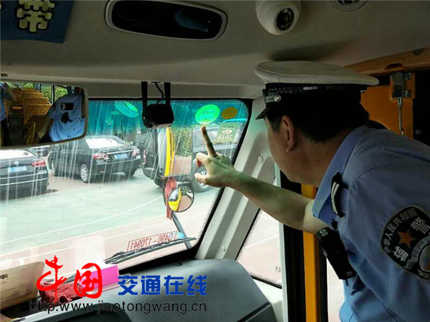山西霍州：公安交警深入轄區(qū)小學(xué)、幼兒園檢查學(xué)校校車暑期安全管理情況