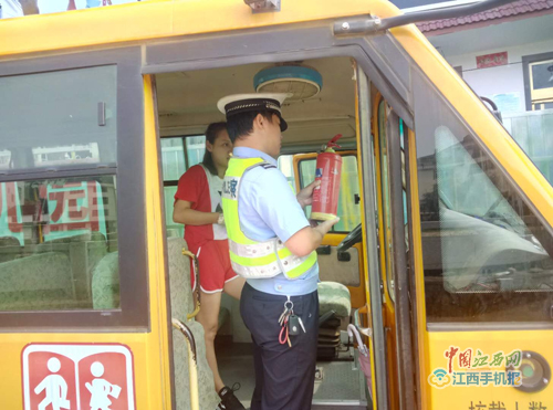 江西：三清山交警提前深入幼兒園檢查校車