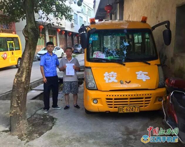 玉山交警“地毯式”嚴查校車安全