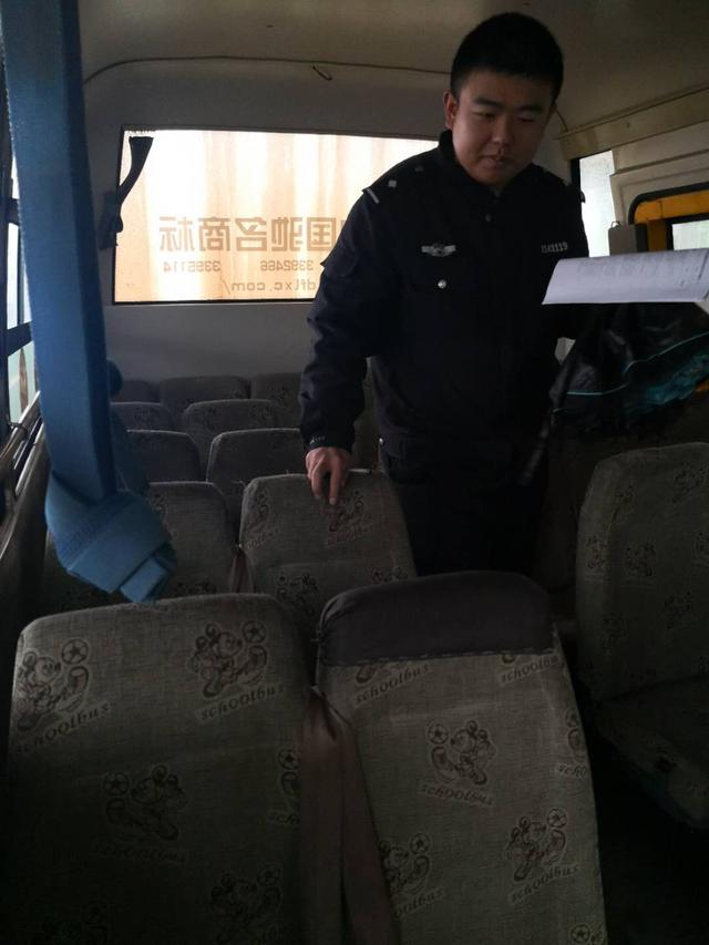 泰和縣交警大隊苑前中隊開展校車安全檢查