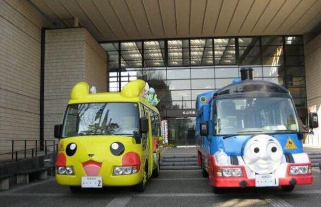 這個(gè)國家將拖拉機(jī)、牛車、貨車等當(dāng)作校車，外國人看到稱不可思議