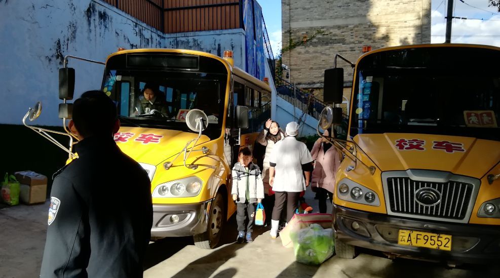 昆明市：關注校車安全 讓每一名學生安全回家