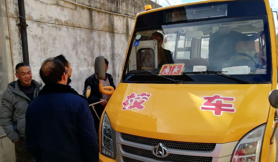 昆明市：關注校車安全 讓每一名學生安全回家