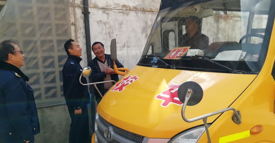 昆明市：關注校車安全 讓每一名學生安全回家