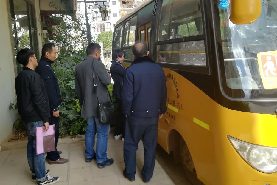 昆明市：關注校車安全 讓每一名學生安全回家