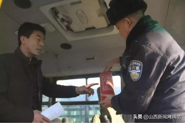「百日安全行動」渾源交警開展寒假前校車安全檢查與宣傳教育活動