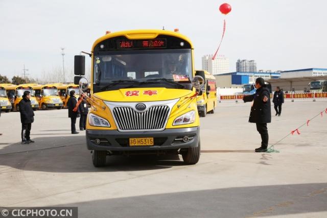 江蘇灌云：40輛校車“上崗” 農村娃有了“專車”