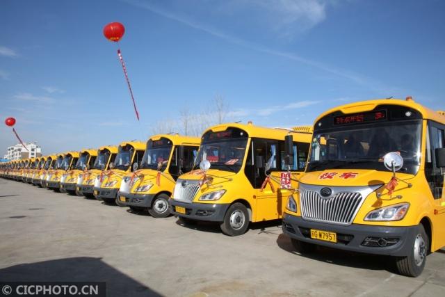 江蘇灌云：40輛校車“上崗” 農村娃有了“專車”