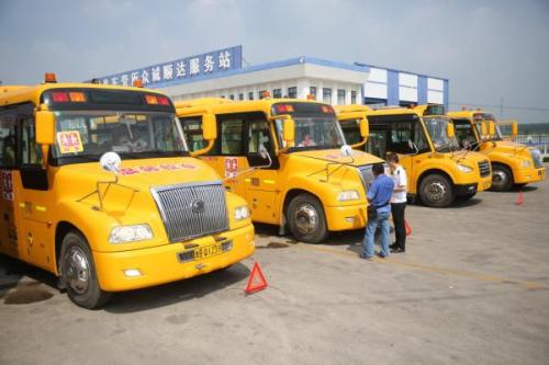 交運(yùn)溫馨校車黃島公司聯(lián)合建工小學(xué)開展新學(xué)期首次消防演練活動