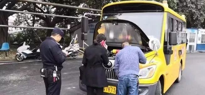 校車安全無小事，福清交警嚴查嚴處“黑校車”!!!