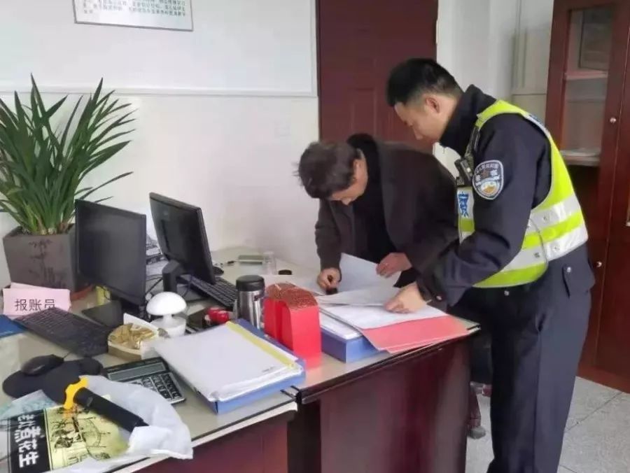 校車安全無小事，福清交警嚴查嚴處“黑校車”!!!