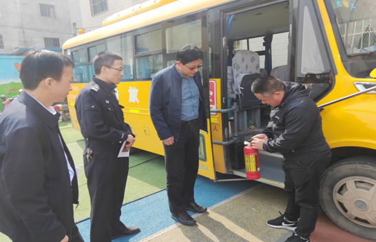 西安市督導組督查國際港務區校車安全大檢查