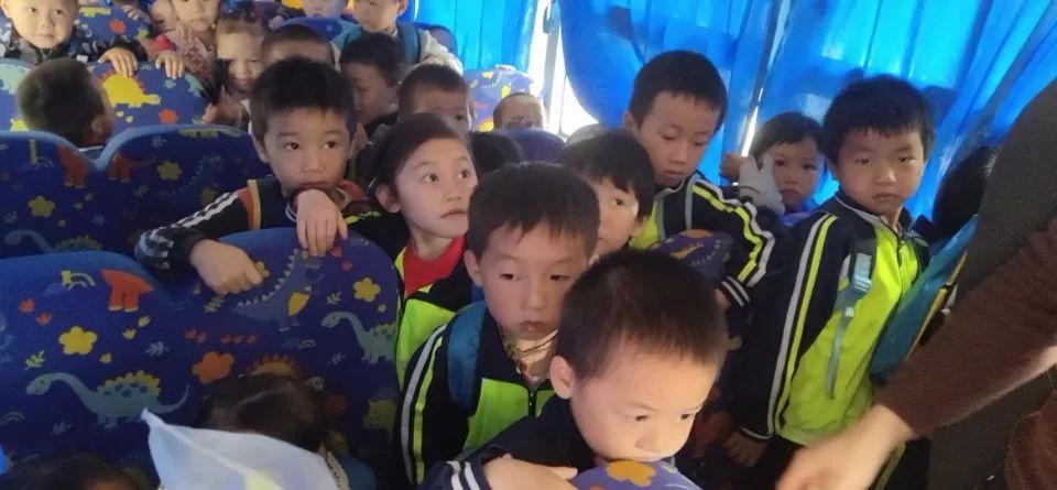 19座校車擠了32個娃！六枝一司機被立刑事案件調(diào)查