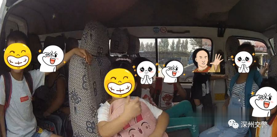 校車超載被民警查獲 及時(shí)消除交通安全隱患