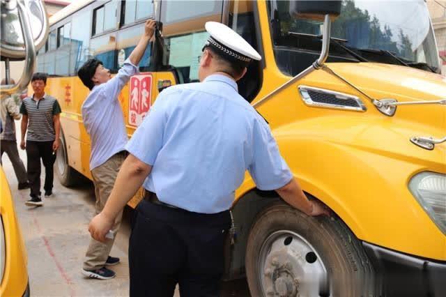開學在即 統(tǒng)一啟封校車