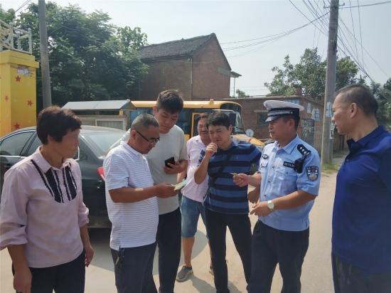 開封禹王臺區教體局聯合市交警四大隊、區應急管理局開展校車安全專項大檢查