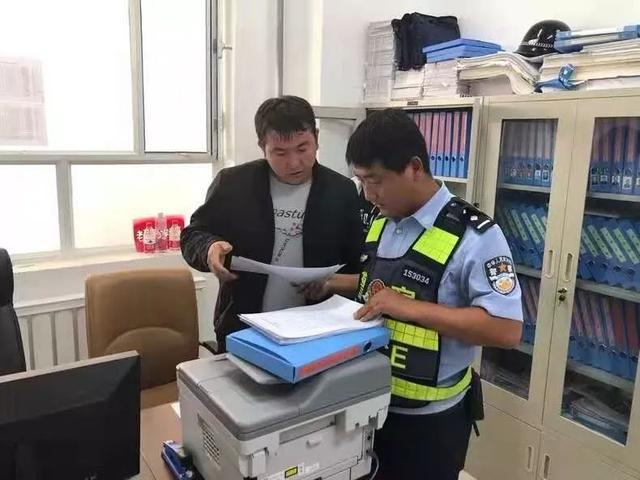 烏恰縣公安局聯(lián)合教育局開展開學(xué)季“校車”安全大檢查