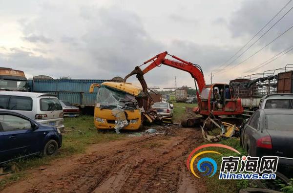 臨高交警采取行動(dòng)對(duì)逾期未檢驗(yàn)、未報(bào)廢校車“清零”