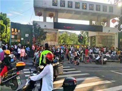開學啦！交警開展校車安全大檢查及“警家校”護安護暢行動