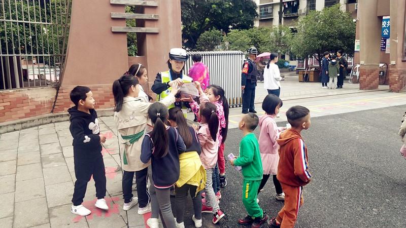 遂寧公安交警強(qiáng)化措施 著力打造“平安校園”