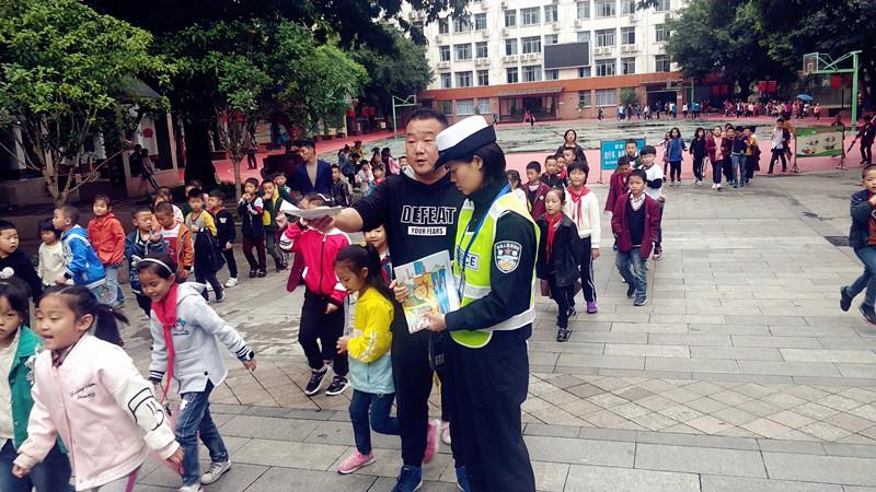 遂寧公安交警強(qiáng)化措施 著力打造“平安校園”