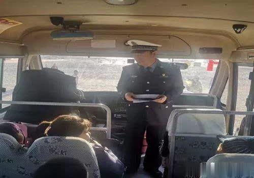 交警大隊全力做好秋冬季農村校車安全管理工作