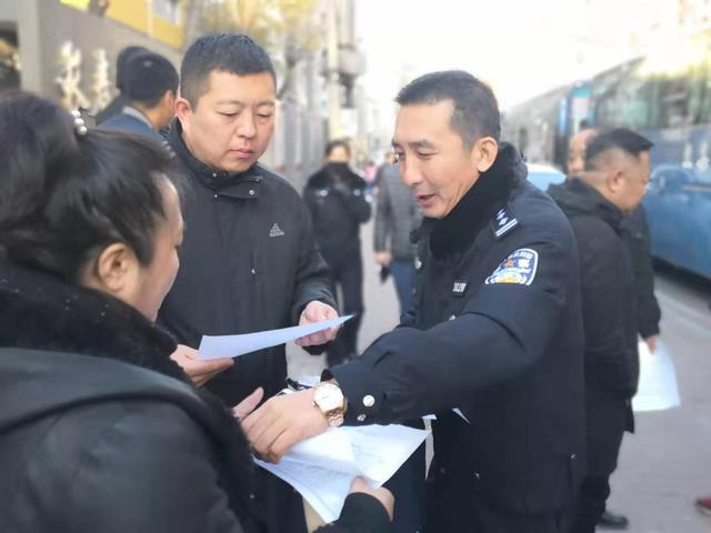 【朝陽交警持續推進“七進”活動 開展冬季交通安全進校園主題宣傳】
