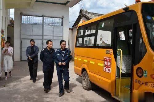 巍山交警聯合多部門深入轄區重點企業和學校開展冬季交通安全檢查