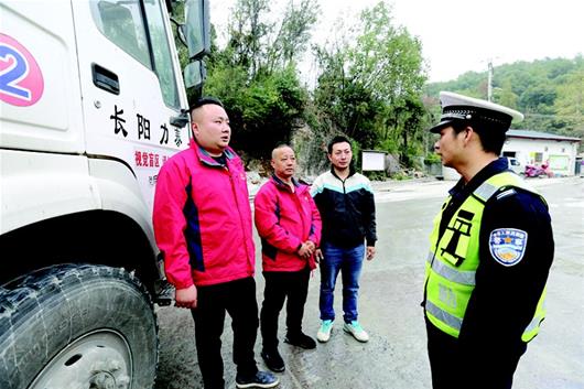 湖北?。洪L陽568輛貨車、校車裝上車輛控速提醒系統