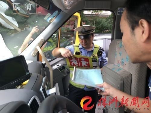 加強校車安全管理 湖南株洲天元區(qū)每月開展兩次校車安全聯(lián)合檢查