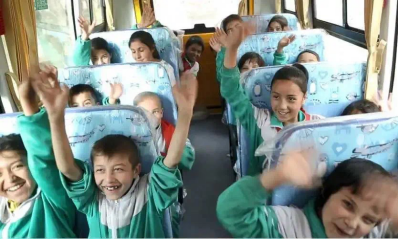 新華保險(xiǎn)向新疆依其拜勒提村捐贈(zèng)校車
