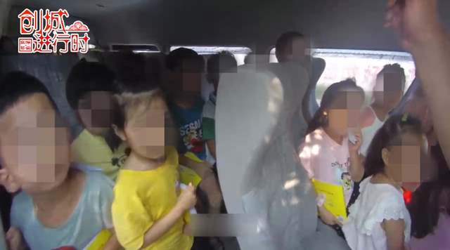 創城進行時丨這位駕駛員膽子有點大，駕駛“黑校車”還超員